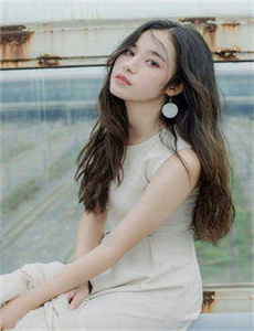 免费美女视频